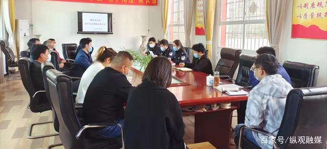 鄧州市公安局穰東派出所聯合召開校車駕駛員安全培訓暨應急演練