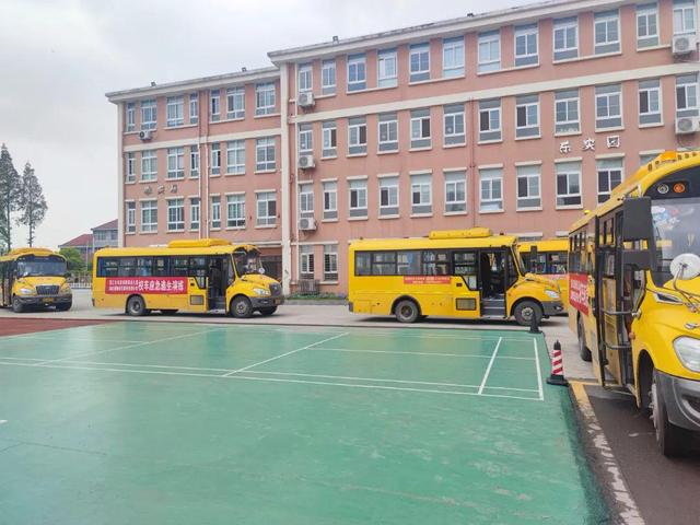 潛江市田家炳實驗小學(xué)附屬幼兒園開展校車應(yīng)急疏散演練活動/ 潛江市田家炳實驗小學(xué)附屬幼兒園開展校車應(yīng)急疏散演練活動
