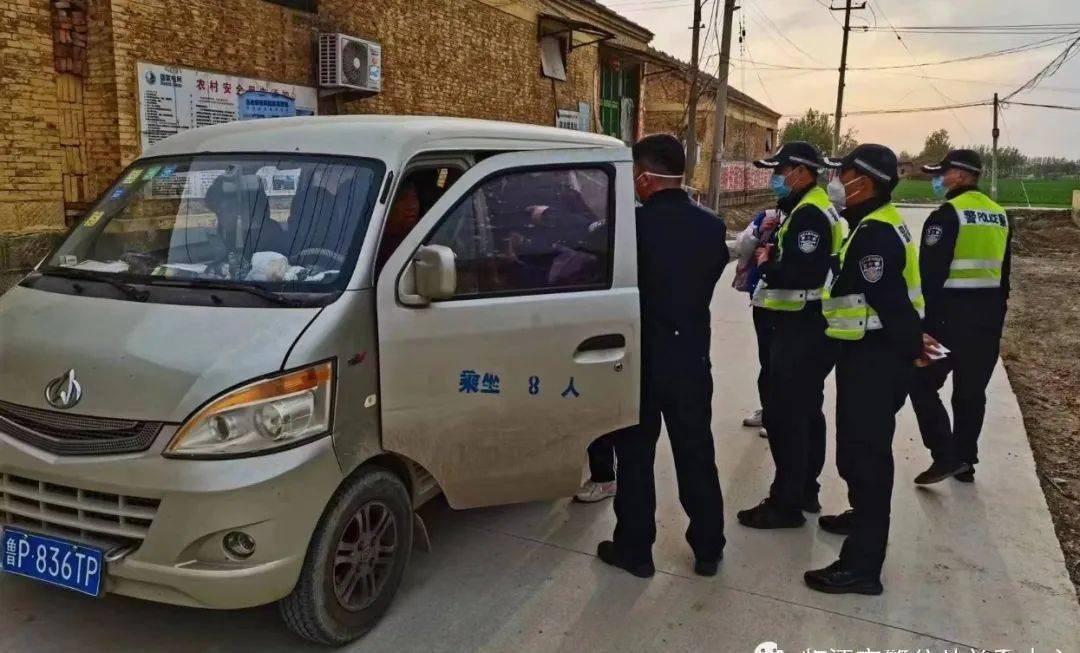 臨清“黑校車”超員，被開萬元罰單！