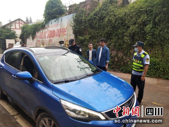 打擊治理“黑校車”專項行動。吳道才 攝