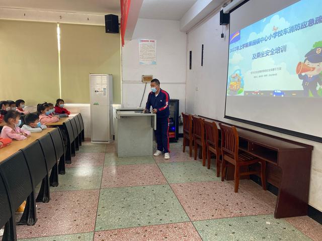 長沙縣果園鎮(zhèn)中心小學(xué)：開展校車應(yīng)急疏散演練 確保學(xué)生乘車安全