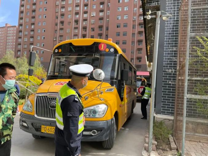 春雷行動|交警三大隊開展校車安全大檢查 春雷行動|交警三大隊開展校車安全大檢查