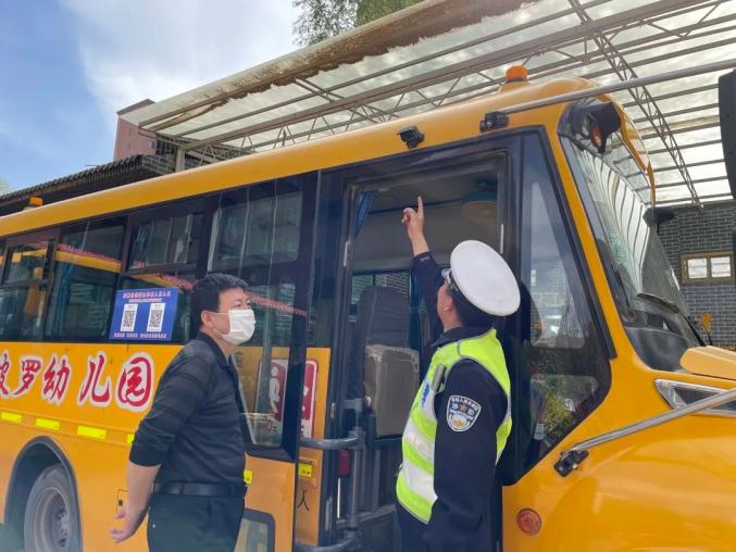 春雷行動|交警三大隊開展校車安全大檢查 春雷行動|交警三大隊開展校車安全大檢查