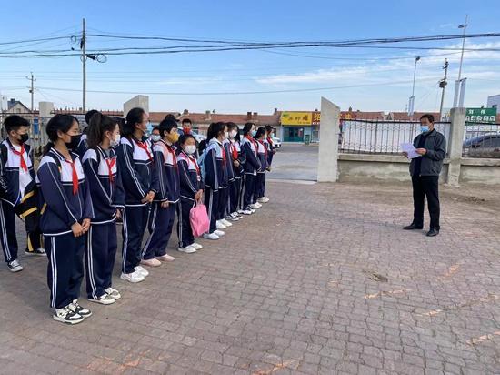 泰來縣克利鎮中心學校開展校車安全應急演練