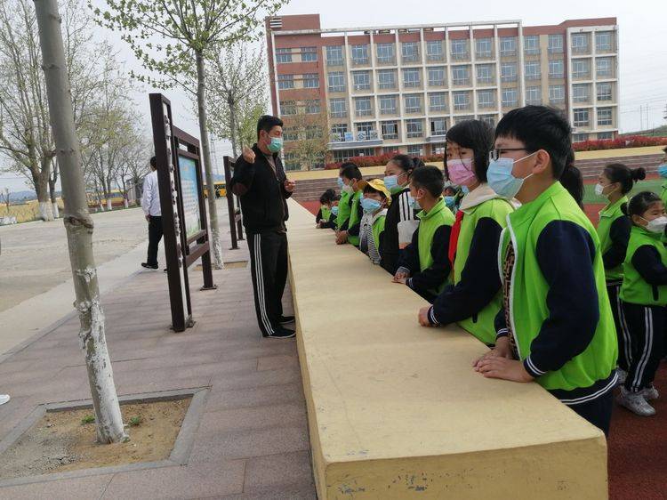 人和完小開展“校車應急疏散”演練活動