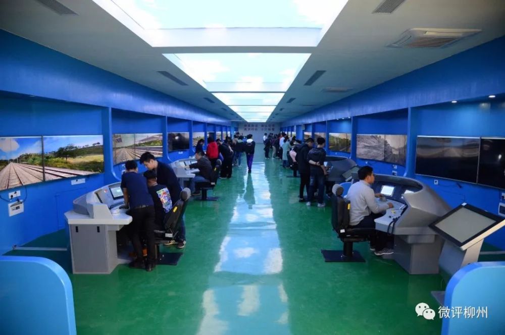 柳州這所學(xué)校的“校車(chē)”竟然是高鐵! 柳州這所學(xué)校的“校車(chē)”竟然是高鐵!