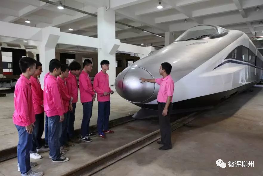 柳州這所學(xué)校的“校車(chē)”竟然是高鐵! 柳州這所學(xué)校的“校車(chē)”竟然是高鐵!