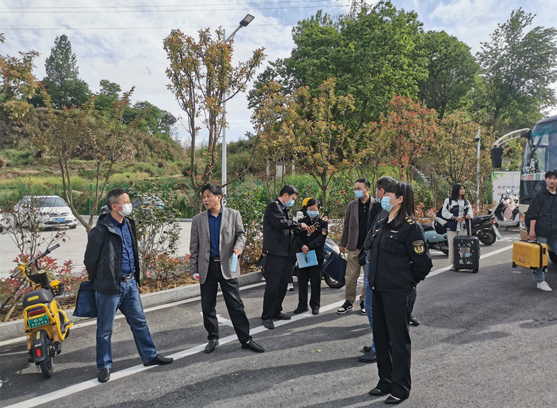 岳西開展校車及接送學(xué)生車輛聯(lián)合檢查/ 岳西開展校車及接送學(xué)生車輛聯(lián)合檢查