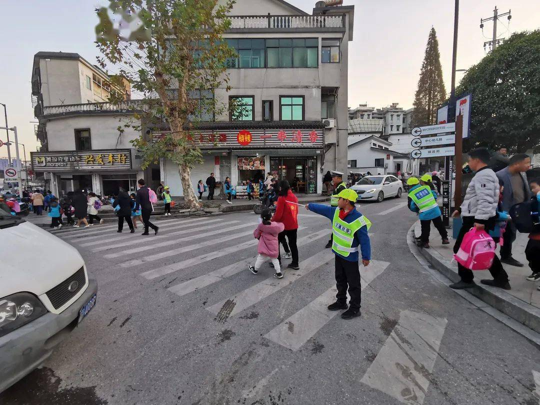 衢州“一校一策”有效治理校園周邊擁堵 衢州“一校一策”有效治理校園周邊擁堵