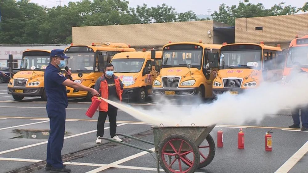 石峰區開展校車突發事件應急演練