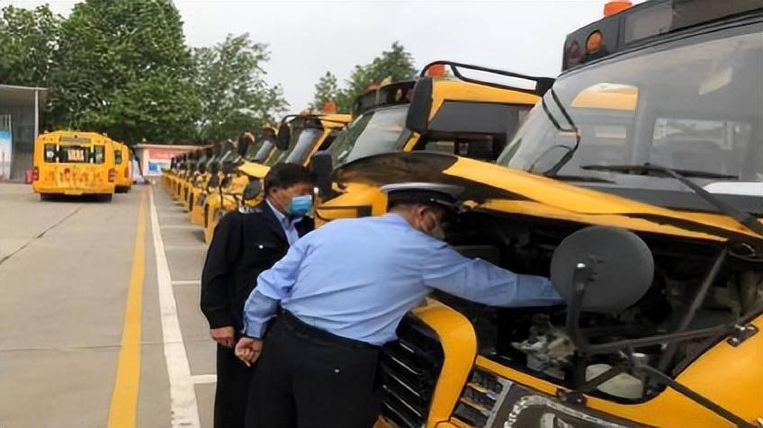 長(zhǎng)安交警：四項(xiàng)舉措、“三零”要求，校車十年安全行