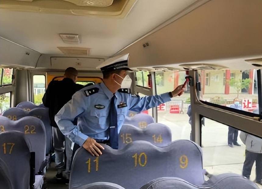 長(zhǎng)安交警：四項(xiàng)舉措、“三零”要求，校車十年安全行