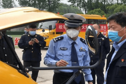 長(zhǎng)安交警：四項(xiàng)舉措、“三零”要求，校車十年安全行