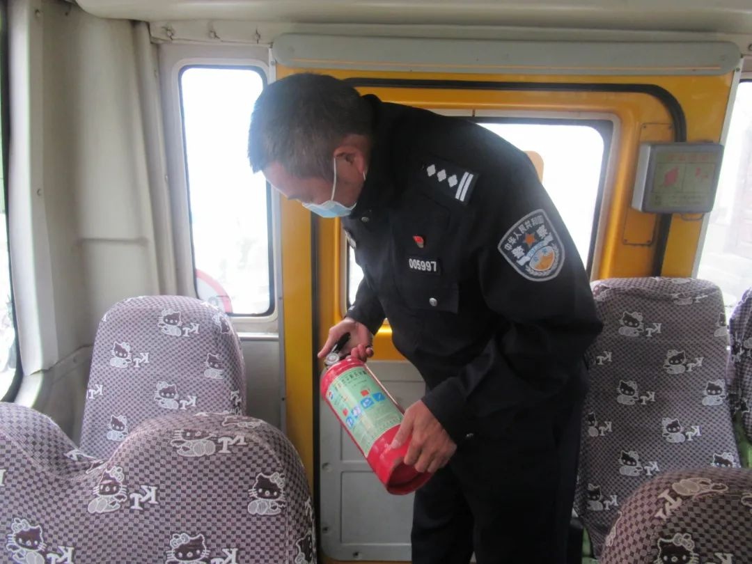 蒙自交警強化校車安全檢查 夯實校園安全防線