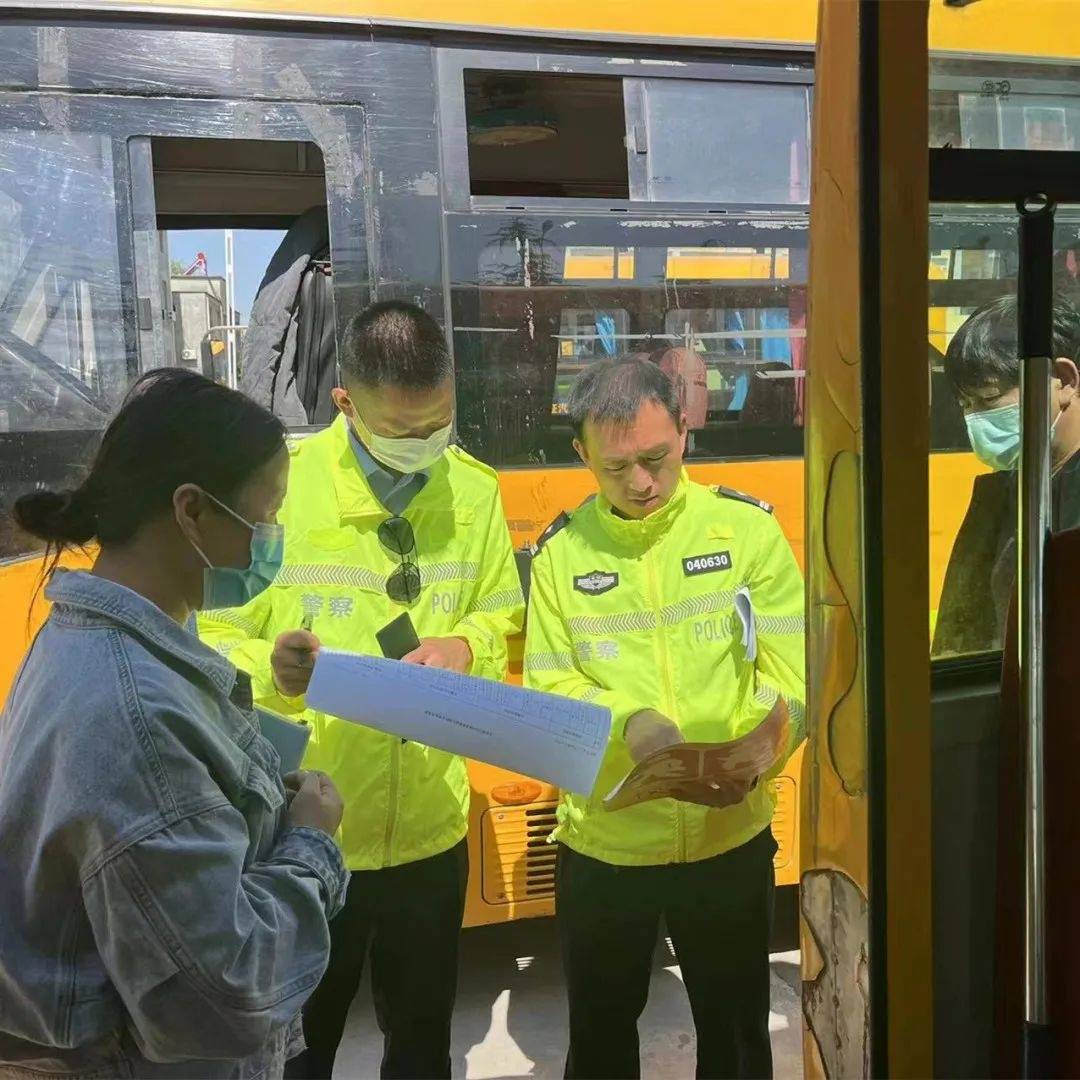 臨泉交警開展校車安全培訓,讓校車“跑”的更安全 臨泉交警開展校車安全培訓,讓校車“跑”的更安全