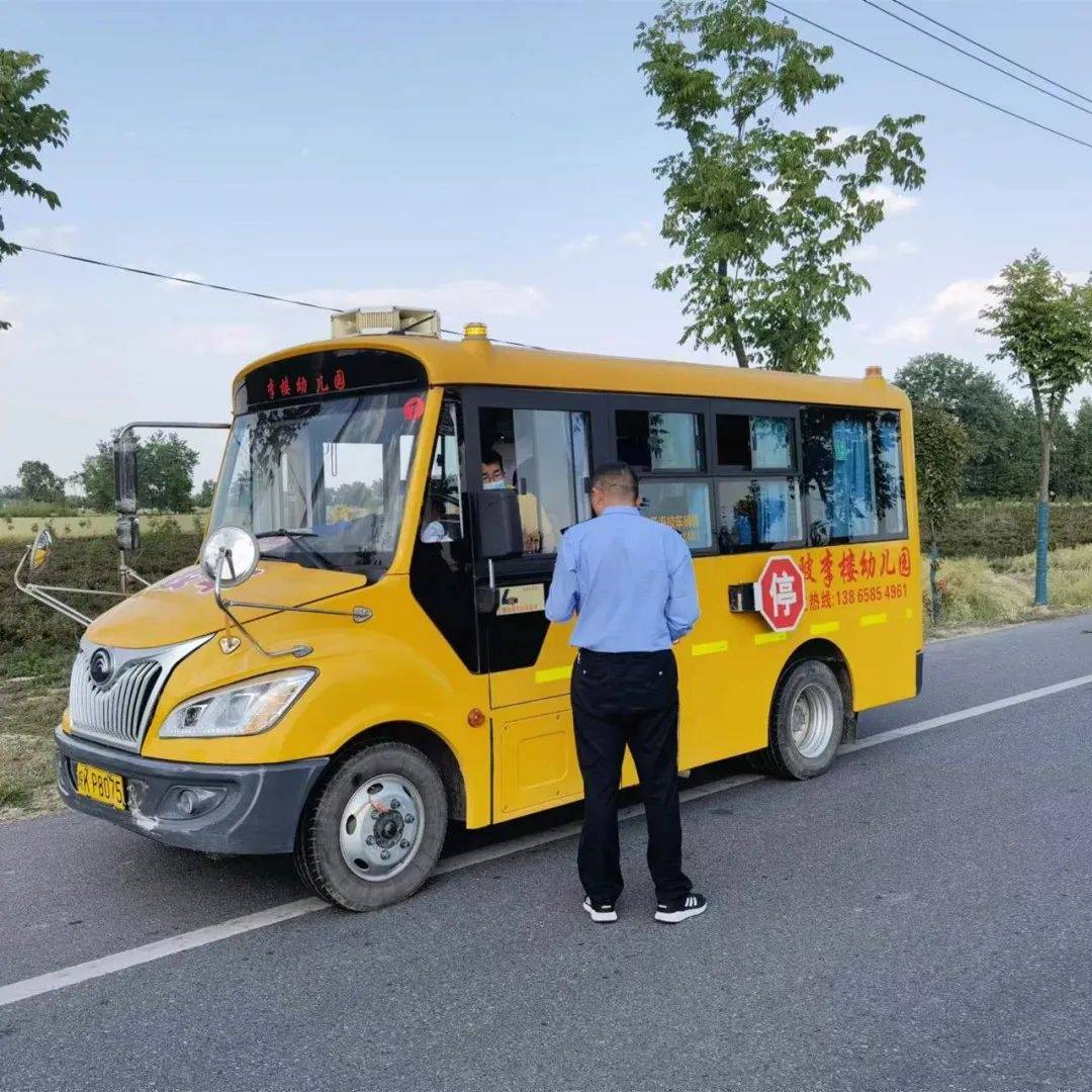 臨泉交警開展校車安全培訓,讓校車“跑”的更安全 臨泉交警開展校車安全培訓,讓校車“跑”的更安全