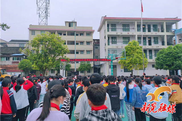 波洲鎮(zhèn)中心小學開展校車消防安全疏散演練/ 波洲鎮(zhèn)中心小學開展校車消防安全疏散演練