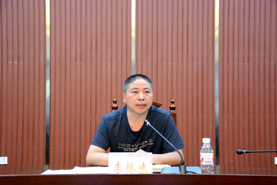 忠縣教委召開全縣5月校車安全管理培訓(xùn)工作例會(huì)