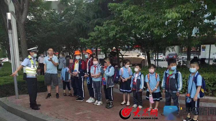 “黑校車”嚴重超員被查處!臨沂交警直屬三大隊切實強化學生接送車輛交通安全監管 “黑校車”嚴重超員被查處!臨沂交警直屬三大隊切實強化學生接送車輛交通安全監管