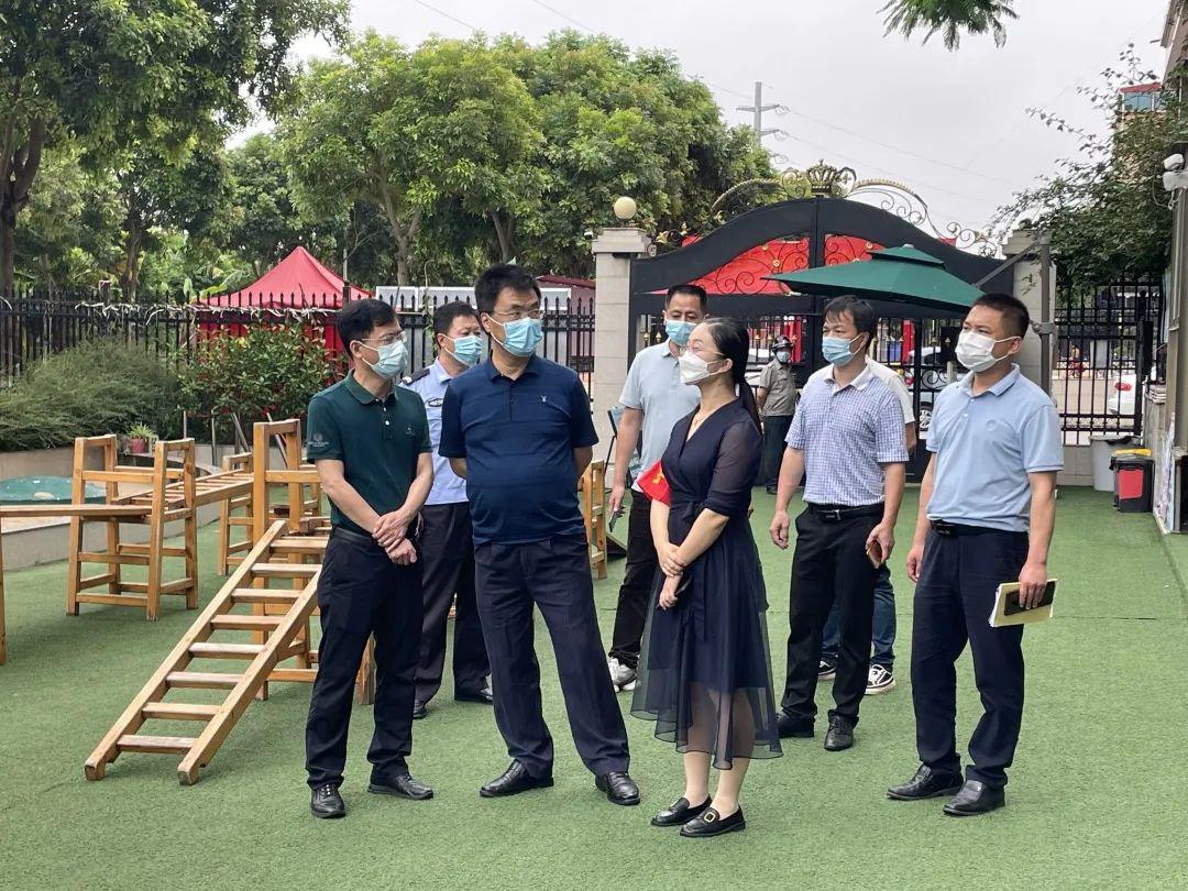 仙游教育·每日一圖|黃朝陽帶隊檢查幼兒園校車安全管理工作 仙游教育·每日一圖|黃朝陽帶隊檢查幼兒園校車安全管理工作