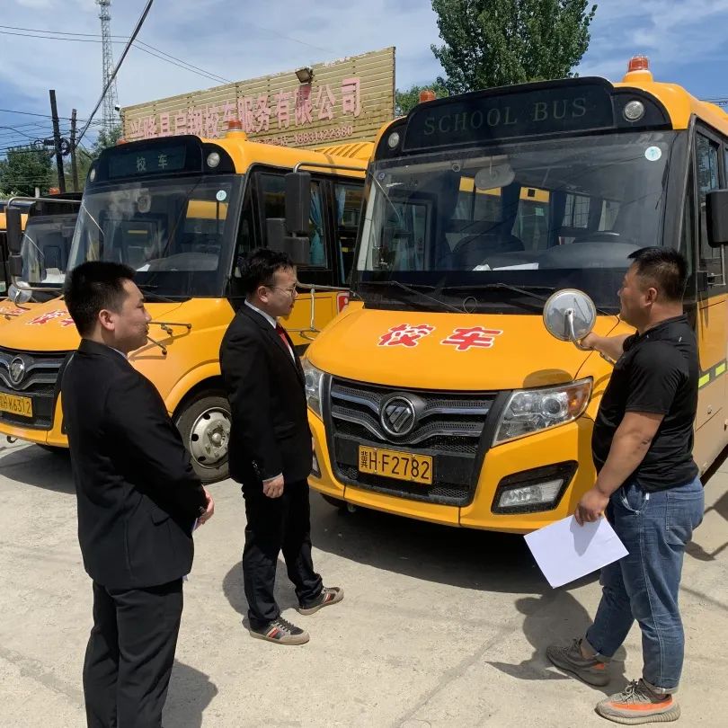 興隆法院半壁山法庭普法宣傳 護(hù)佑校車安全