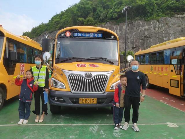 校車司機“老劉”的一天