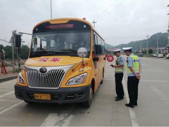 牛田鎮校車辦:用心呵護孩子平安/ 牛田鎮校車辦:用心呵護孩子平安