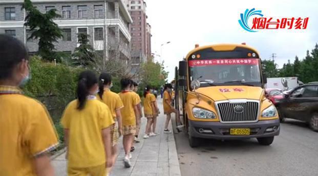 萊陽打造民族團結(jié)教育流動課堂——萊陽“紅石榴號”校車正式發(fā)車 萊陽打造民族團結(jié)教育流動課堂——萊陽“紅石榴號”校車正式發(fā)車