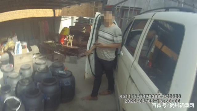 7座車竟載了20人！交警查獲一起未取得校車標牌提供校車服務違法行為