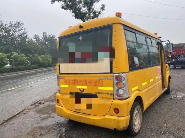 【一線微觀】安全豈能當兒戲！這樣的“黑校車”，你還敢讓孩子乘坐嗎？