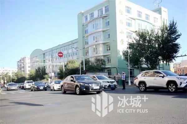 接送孩子咋停車？“校園周邊停車提示”來了