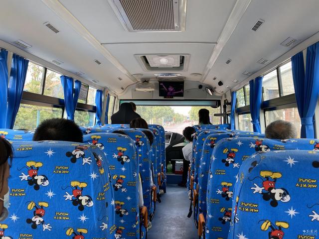 江夏又一街道開通校車“校車爸爸”和女兒同上學