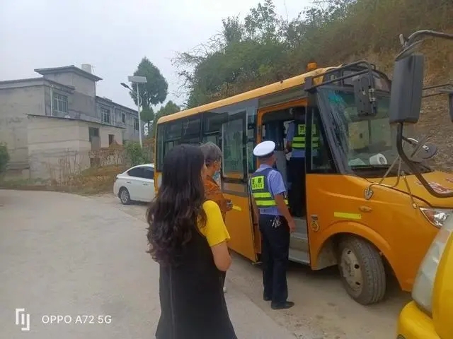 碧江交警進轄區幼兒園開展校車安全大檢查/ 碧江交警進轄區幼兒園開展校車安全大檢查