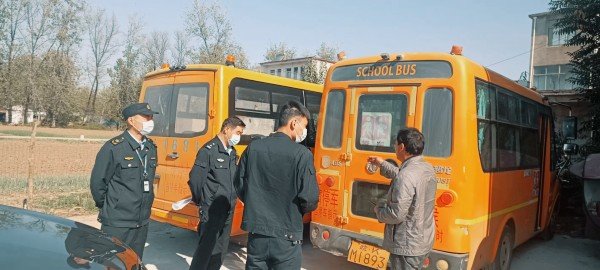 阜陽市潁東區楊樓孜鎮中心學校:校車安全無小事,事事關系千萬家 阜陽市潁東區楊樓孜鎮中心學校:校車安全無小事,事事關系千萬家