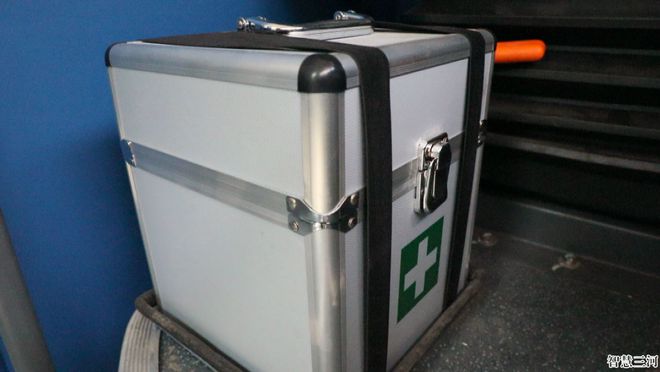 保障校車安全 護航孩子成長 保障校車安全 護航孩子成長