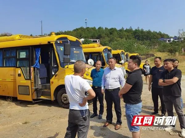 永州:四個(gè)“強(qiáng)化” 確保校車安全 永州:四個(gè)“強(qiáng)化” 確保校車安全