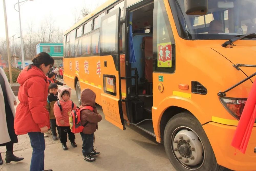 校車進鄉村丨高樓鄉第一輛校車開通啦/ 校車進鄉村丨高樓鄉第一輛校車開通啦