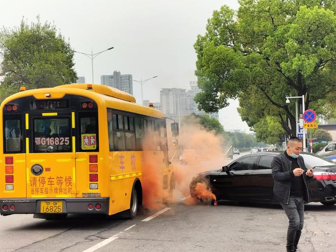 打造平安校園!2023年鄂城區校車安全應急演練成功舉行 打造平安校園!2023年鄂城區校車安全應急演練成功舉行