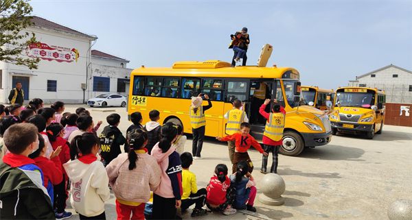 懷寧縣清河中心學(xué)校開展校車突發(fā)事件綜合性應(yīng)急演練活動(dòng)/ 懷寧縣清河中心學(xué)校開展校車突發(fā)事件綜合性應(yīng)急演練活動(dòng)