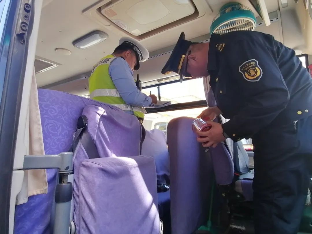 【烏云鎮中心校】校車檢查 防患未然 【烏云鎮中心校】校車檢查 防患未然