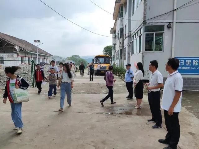 沅陵縣清浪鄉：嚴把校車安全關 全力護航上下學