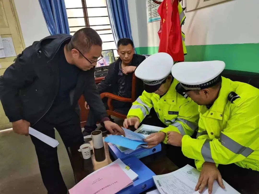 【貫徹落實“嚴管十條”】涼州公安交警嚴把校車“體檢”關(guān) 圖片