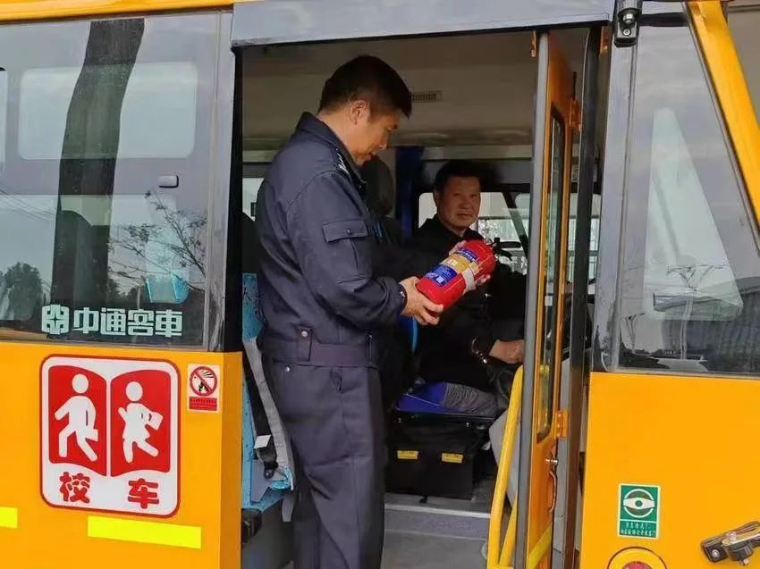 把好校車安全關(guān) 全力護(hù)航開學(xué)季! 圖片