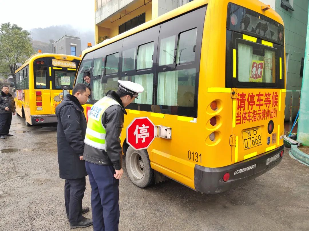 護航開學季 | 德江公安交警聯合多部門開展校車安全大檢查 圖片