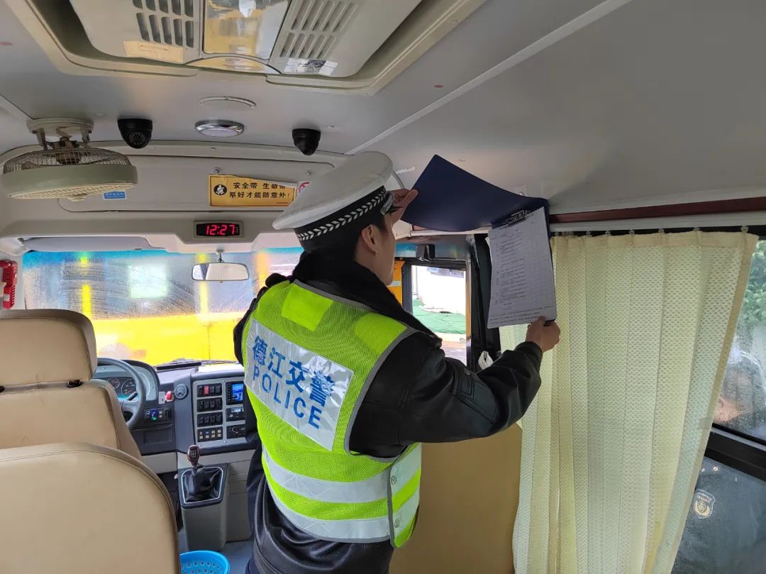 護航開學季 | 德江公安交警聯合多部門開展校車安全大檢查 圖片