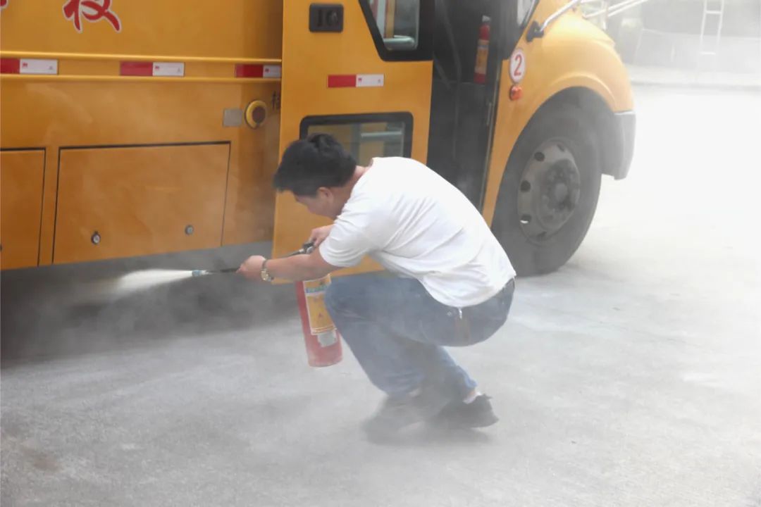 安全通行 平安校園——陽西德恒實驗學校開展校車安全應急演練 安全通行 平安校園——陽西德恒實驗學校開展校車安全應急演練