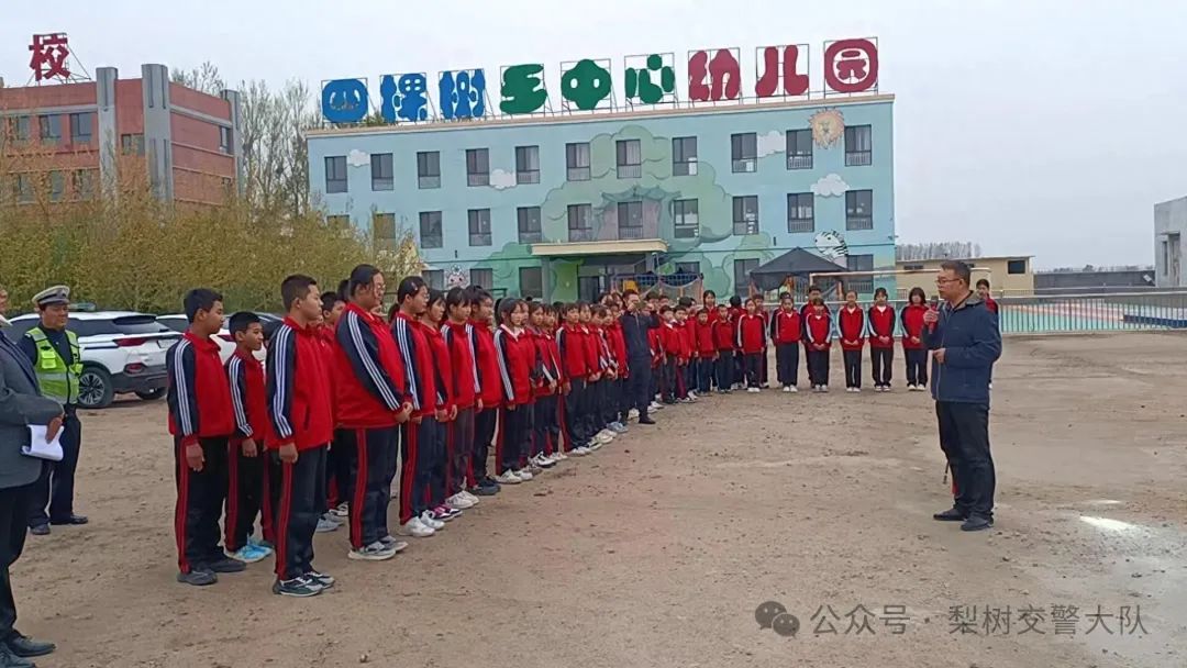梨樹縣教育局 交警大隊聯合開展校車應急疏散演練 圖片
