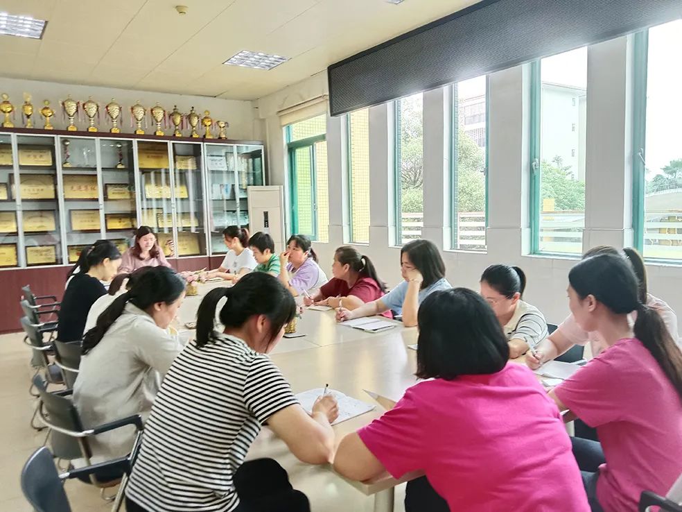 安全乘車,平安“童”行——2023學年下學期校車安全應急演練 安全乘車,平安“童”行——2023學年下學期校車安全應急演練