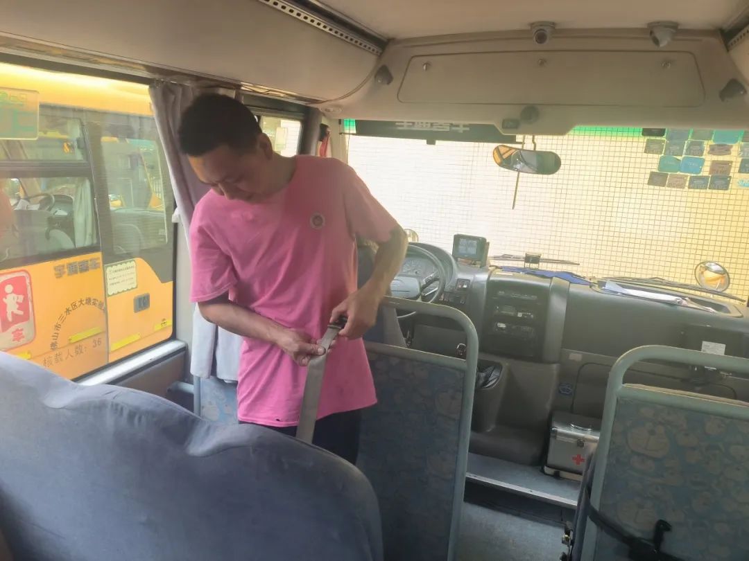 安全乘車,平安“童”行——2023學年下學期校車安全應急演練 安全乘車,平安“童”行——2023學年下學期校車安全應急演練