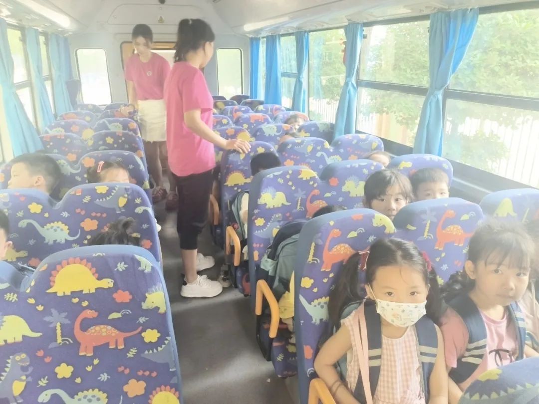 安全乘車,平安“童”行——2023學年下學期校車安全應急演練 安全乘車,平安“童”行——2023學年下學期校車安全應急演練